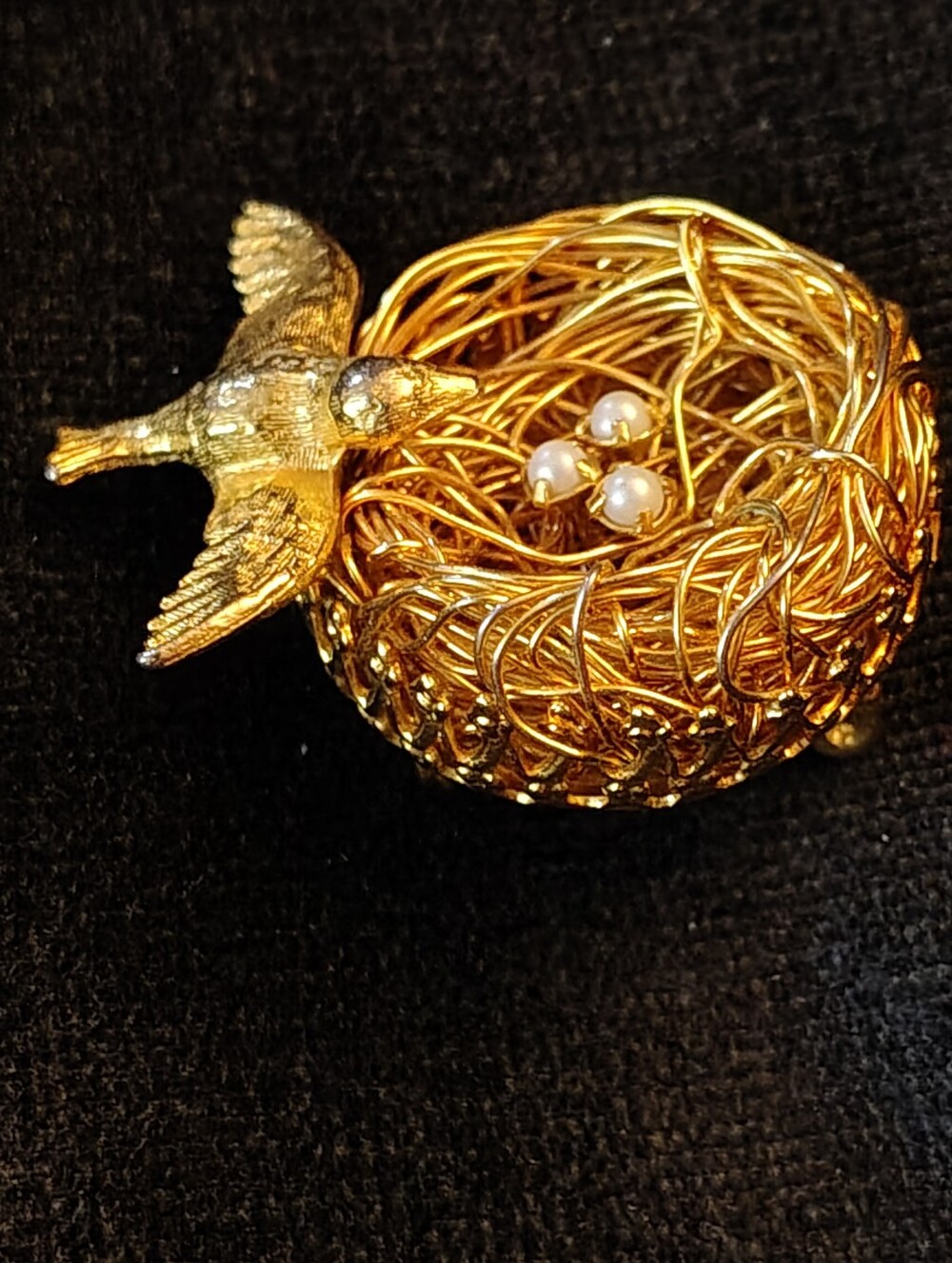 Vtg. Bird On A Nest Brooch by JEANNE.